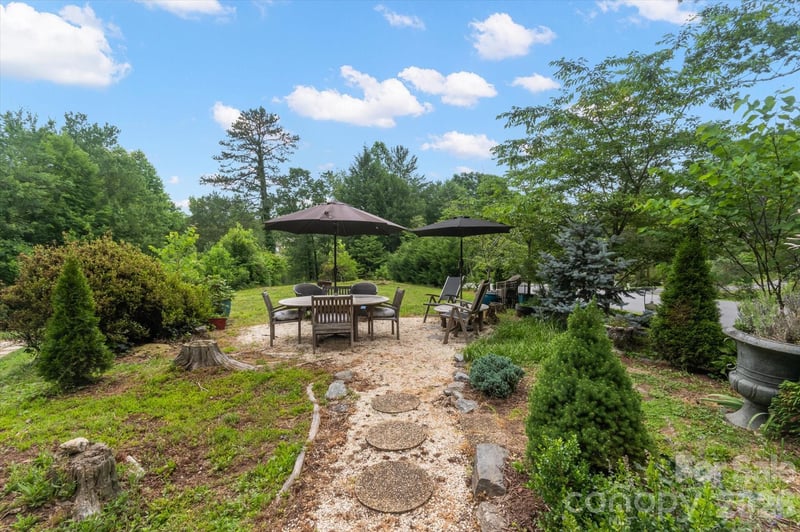 132 Whisperwood Cir, Hendersonville, NC 28791
