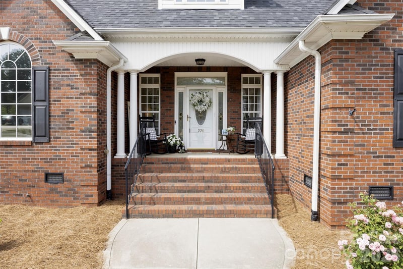 220 Landry Dr, Kings Mountain, NC 28086