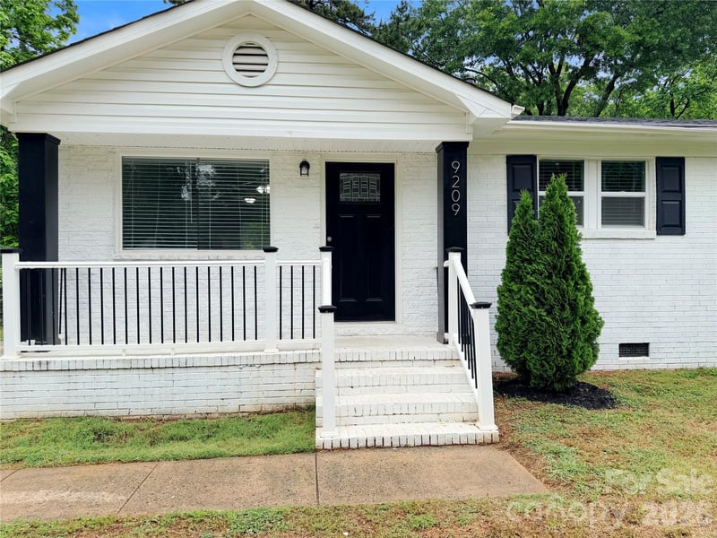 9209 Edgevale Dr, Charlotte, NC 28216