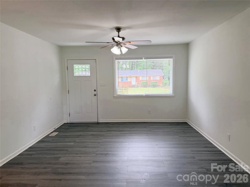 9209 Edgevale Dr, Charlotte, NC 28216
