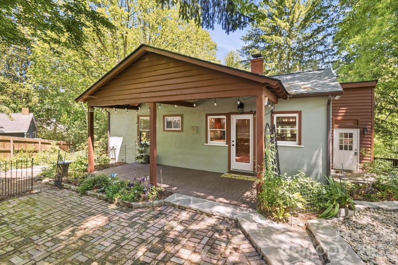 49 Plymouth Cir, Asheville, NC 28803