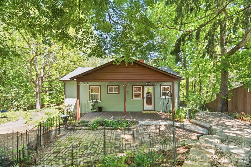 49 Plymouth Cir, Asheville, NC 28803