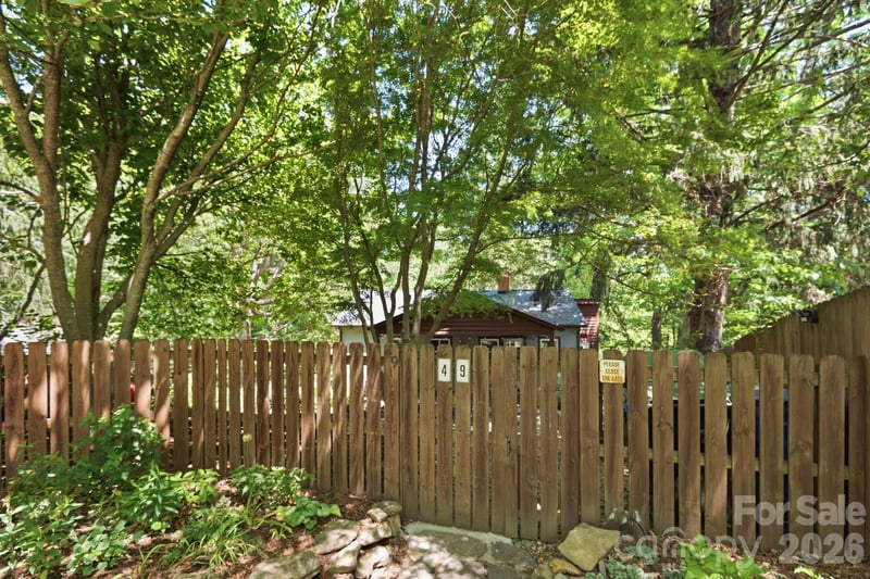 49 Plymouth Cir, Asheville, NC 28803