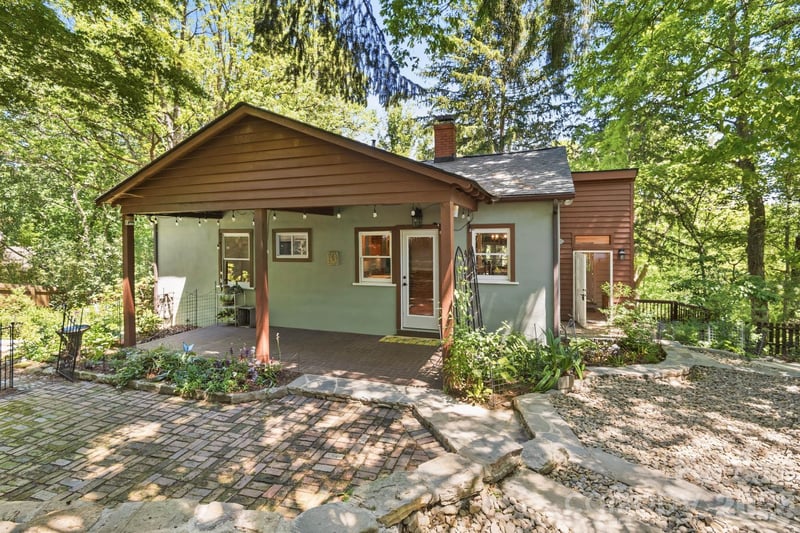 49 Plymouth Cir, Asheville, NC 28803