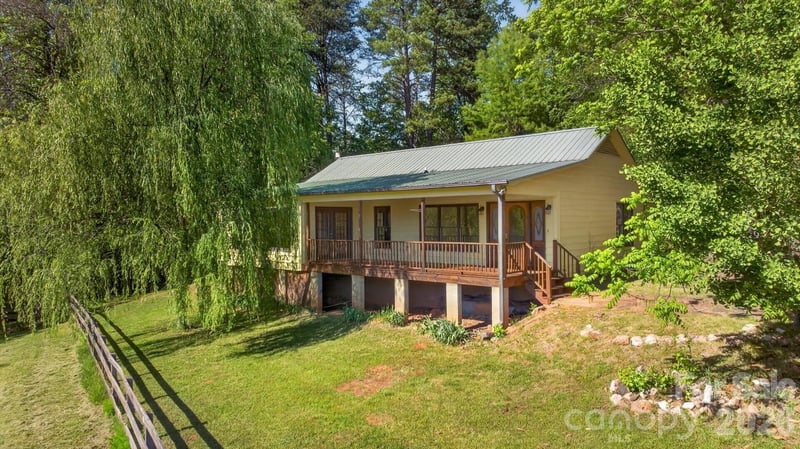 3205 Collinsville Rd, Columbus, NC 28722