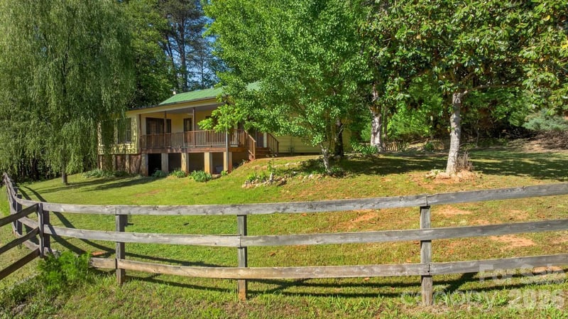 3205 Collinsville Rd, Columbus, NC 28722