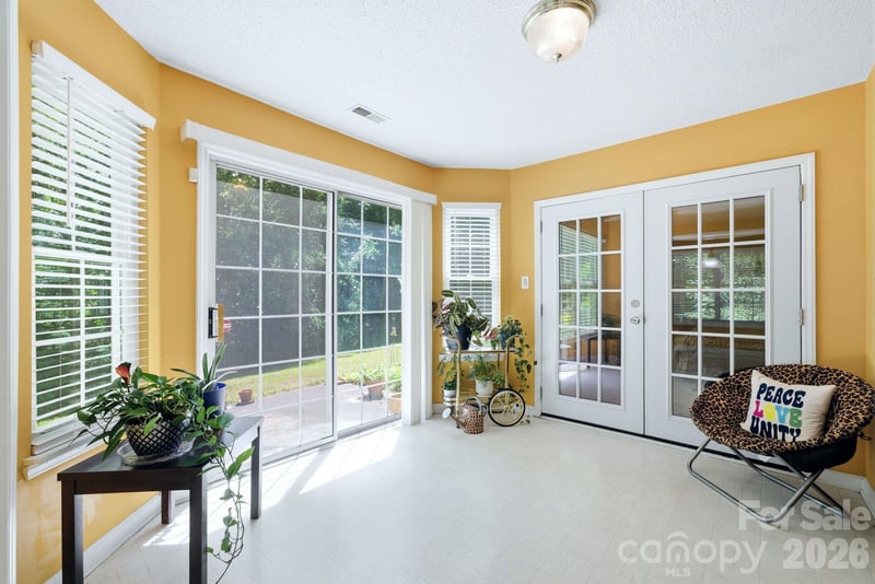 5837 Amity Springs Dr, Charlotte, NC 28212