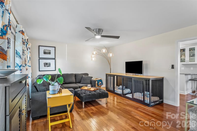 1548 Castell Ln, Hickory, NC 28601