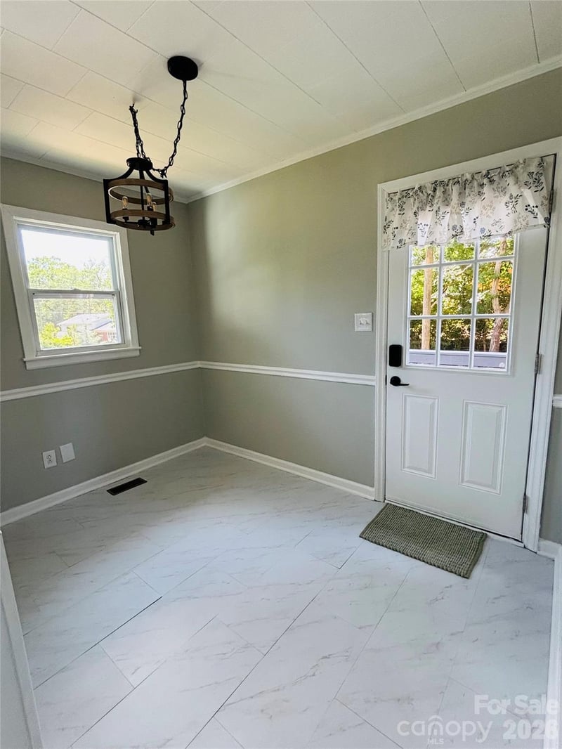 305 Forestway Dr, Mount Holly, NC 28120