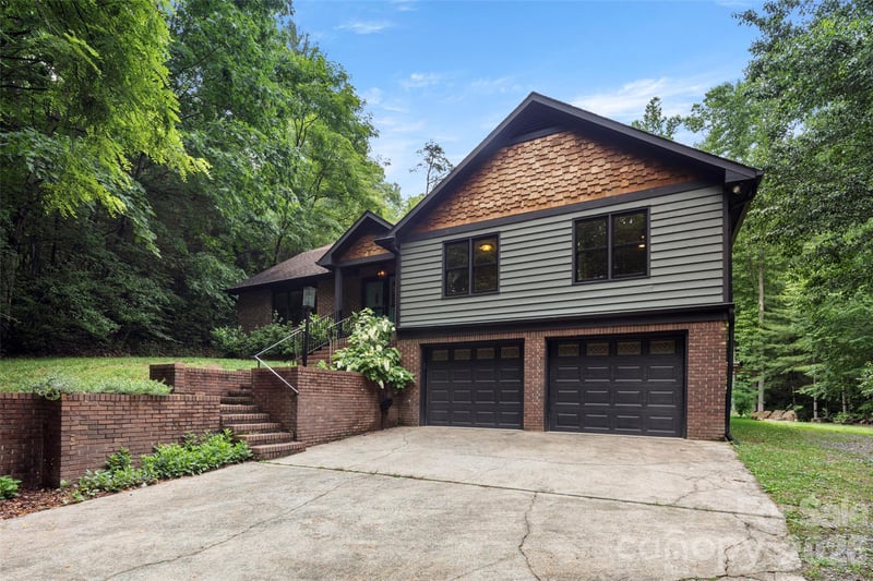 2000 Davis Mountain Rd, Hendersonville, NC 28739