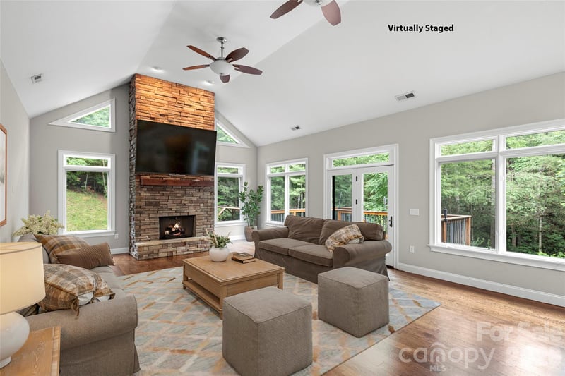2000 Davis Mountain Rd, Hendersonville, NC 28739
