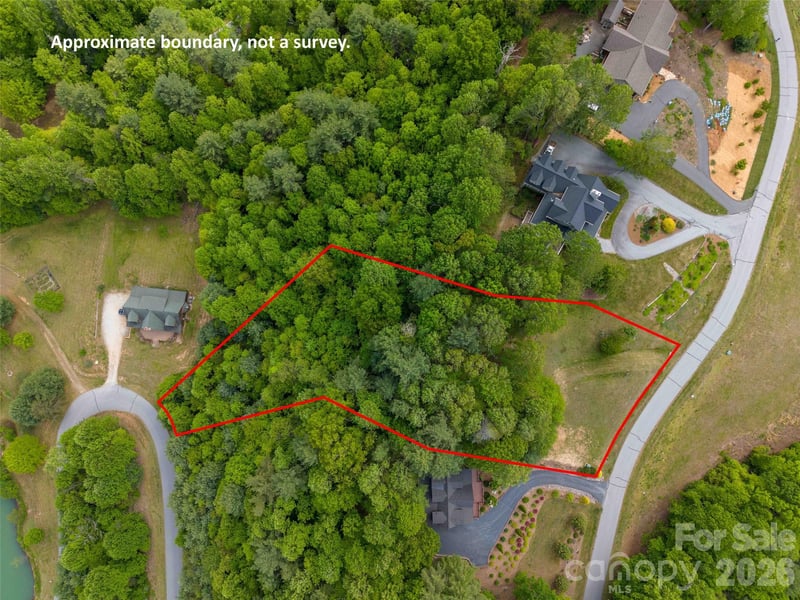 661 Whites Lake Blvd, Saluda, NC 28773