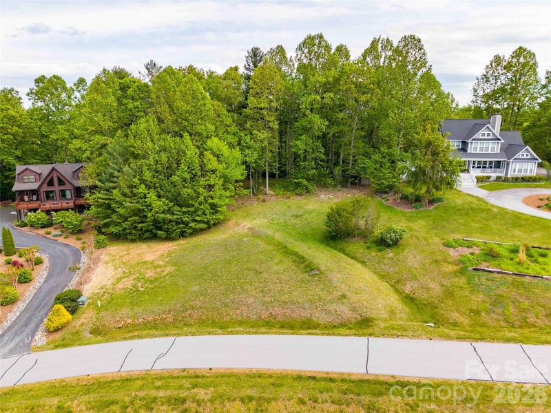661 Whites Lake Blvd, Saluda, NC 28773