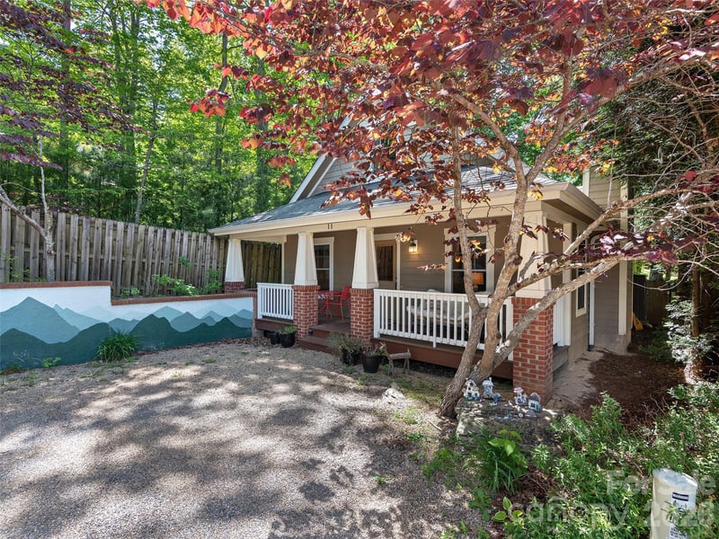 11 Knotty Alder Ct, Candler, NC 28715