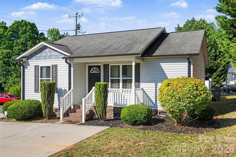 1001 Rainbow Dr, Kannapolis, NC 28081
