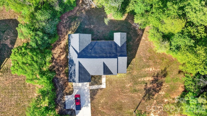 1182 Cape Hickory Rd, Hickory, NC 28601