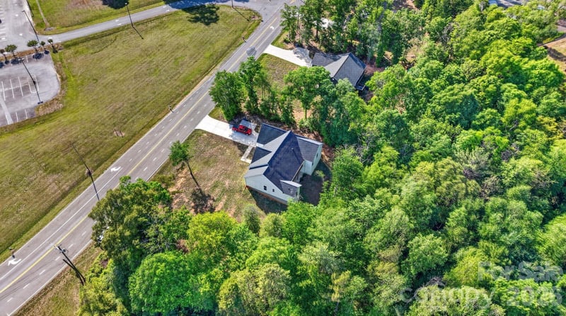 1182 Cape Hickory Rd, Hickory, NC 28601