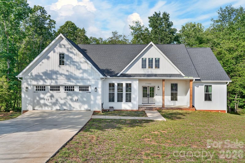1182 Cape Hickory Rd, Hickory, NC 28601