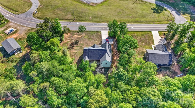 1182 Cape Hickory Rd, Hickory, NC 28601