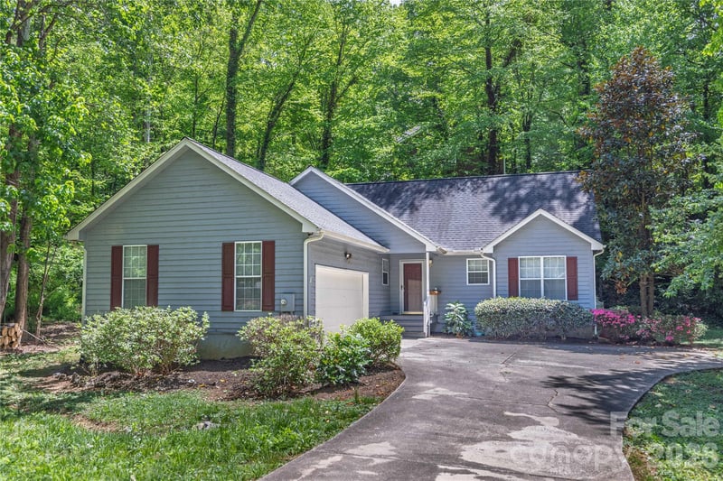 103 Hillside Dr, Swannanoa, NC 28778