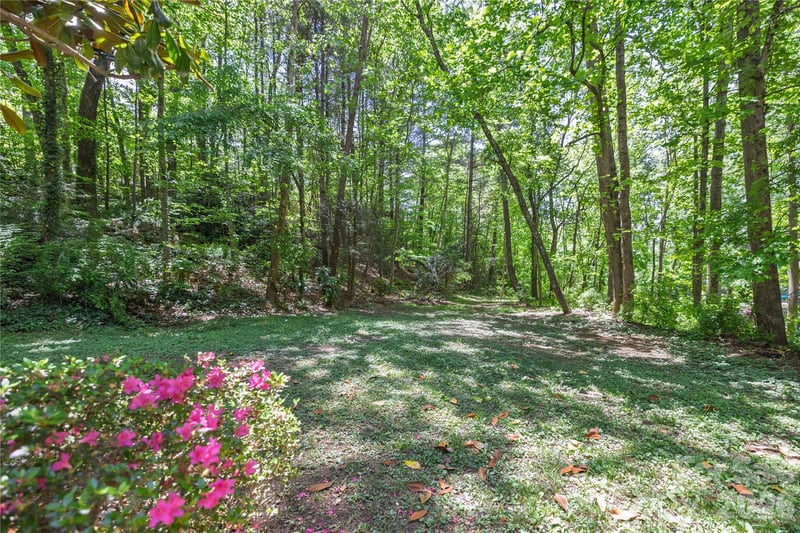 103 Hillside Dr, Swannanoa, NC 28778