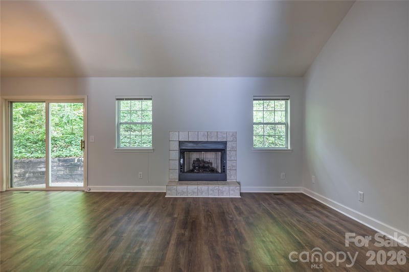 103 Hillside Dr, Swannanoa, NC 28778