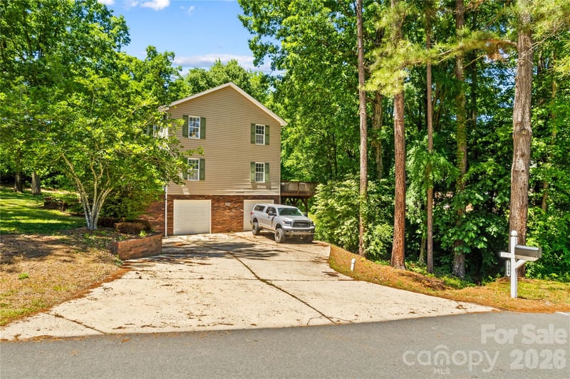 1904 Lorelei Ct, Mount Pleasant, NC 28124