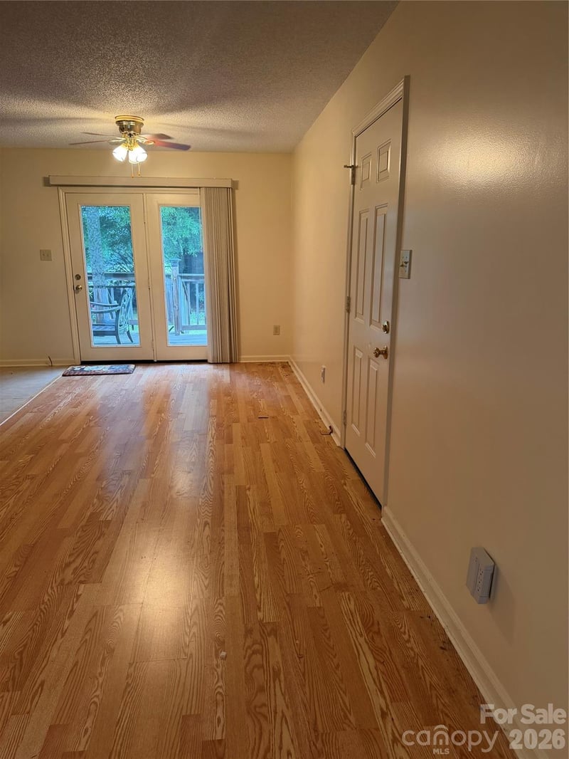 4445 Sulphur Springs Rd, Hickory, NC 28601