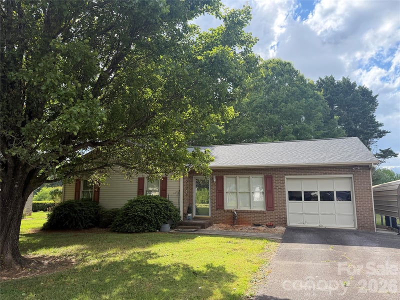 4445 Sulphur Springs Rd, Hickory, NC 28601