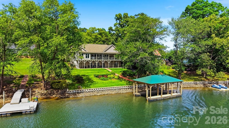 65 King Arthurs Ct, Hickory, NC 28601