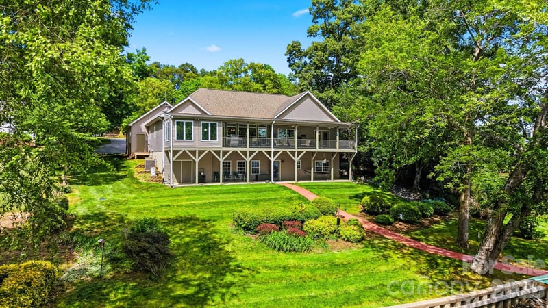 65 King Arthurs Ct, Hickory, NC 28601