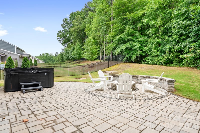9233 Hollow Bend Dr, Huntersville, NC 28078