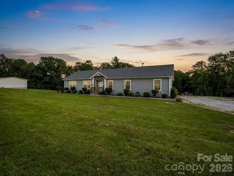 213 Big Oak Rd, Hendersonville, NC 28792