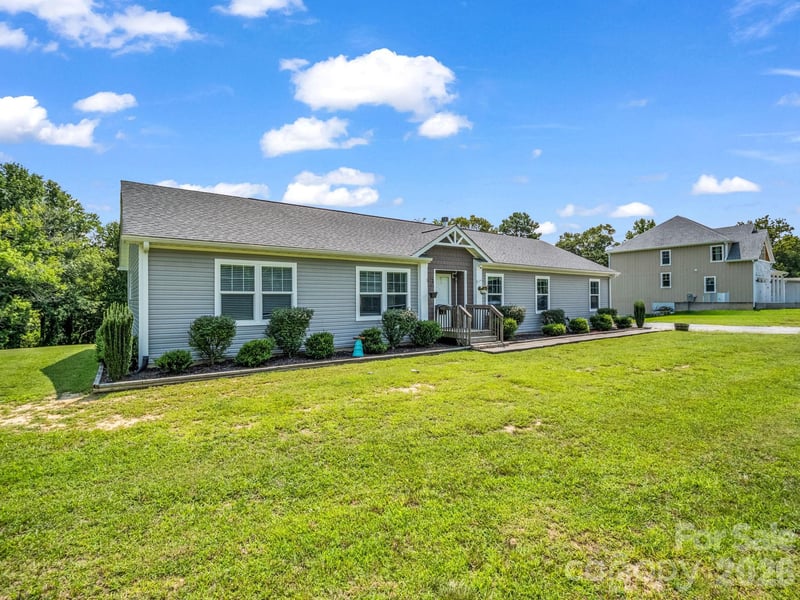 213 Big Oak Rd, Hendersonville, NC 28792