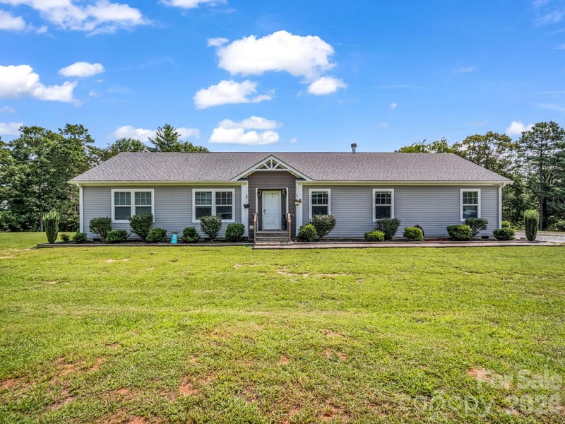 213 Big Oak Rd, Hendersonville, NC 28792