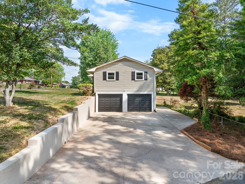 26 Eastside Dr, Lexington, NC 27292