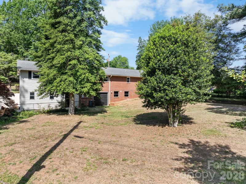 26 Eastside Dr, Lexington, NC 27292