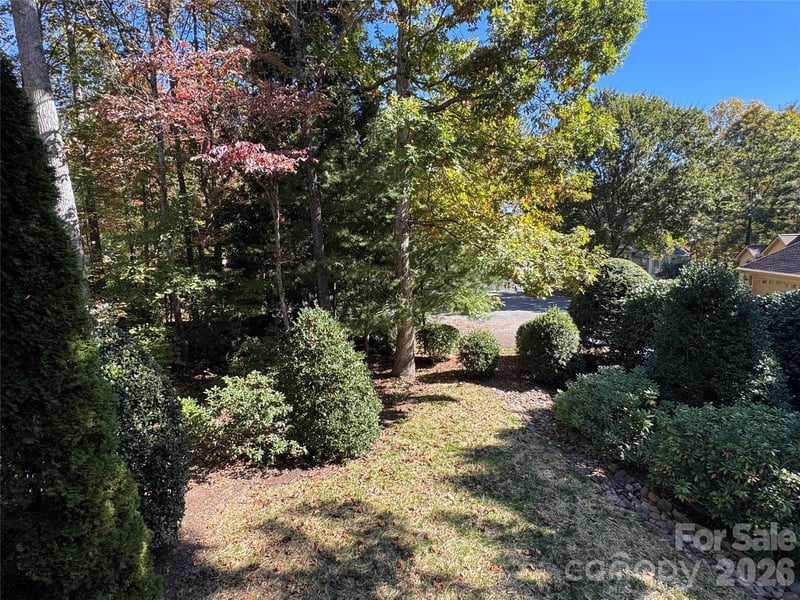 894 Dunroy Dr, Hendersonville, NC 28739