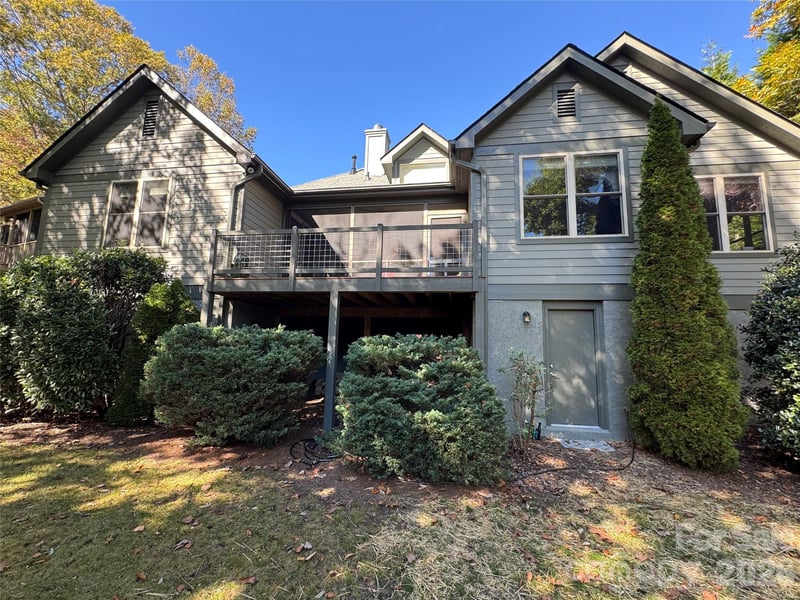 894 Dunroy Dr, Hendersonville, NC 28739