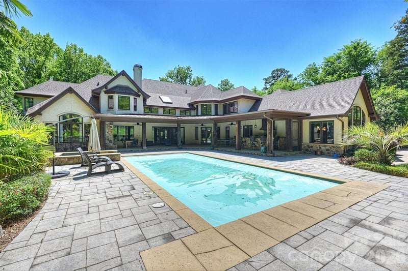 4901 Carmel Park Dr, Charlotte, NC 28226