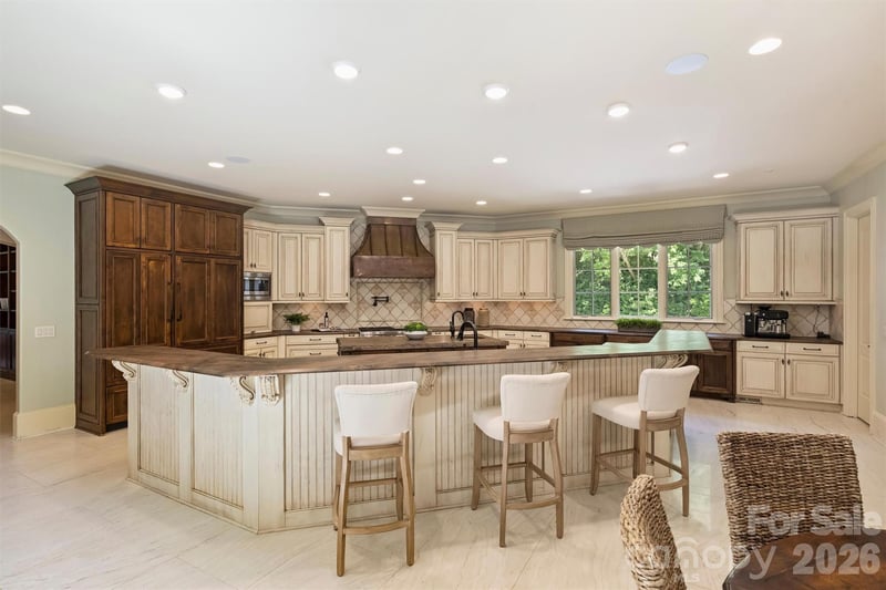 4901 Carmel Park Dr, Charlotte, NC 28226