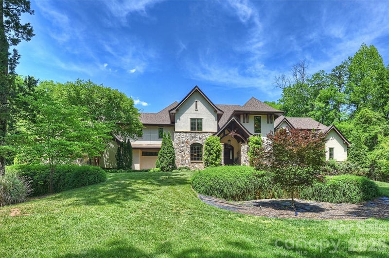 4901 Carmel Park Dr, Charlotte, NC 28226