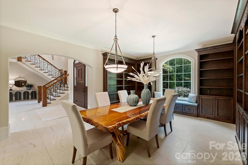 4901 Carmel Park Dr, Charlotte, NC 28226