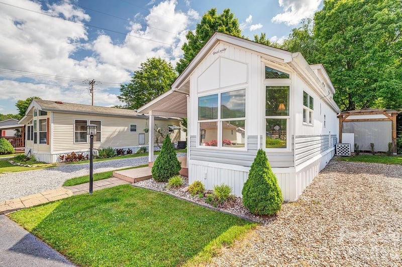 161 Summer Place Dr, Waynesville, NC 28785