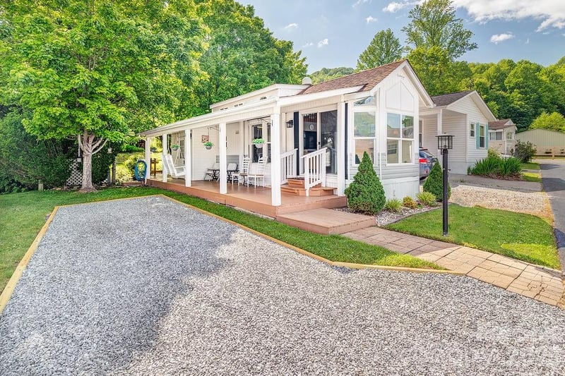 161 Summer Place Dr, Waynesville, NC 28785