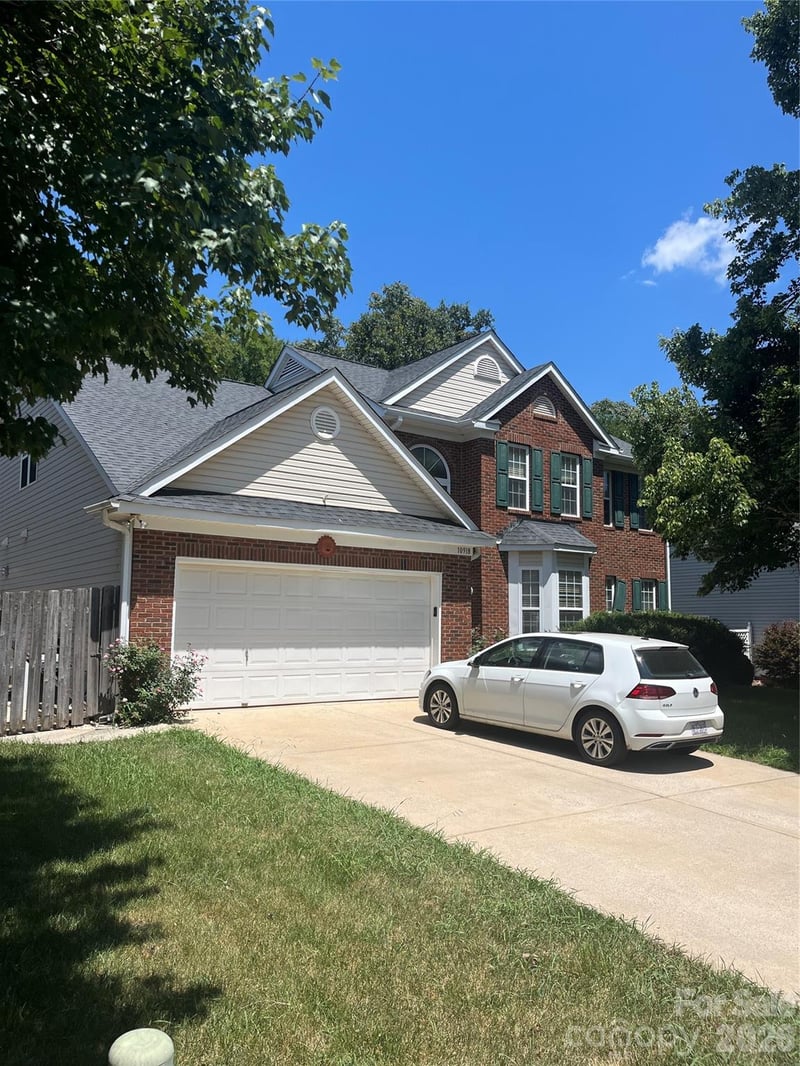 10918 Chamberlain Hall Ct, Charlotte, NC 28277