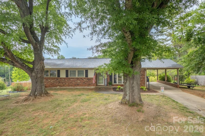 5460 Clover St, Hickory, NC 28602