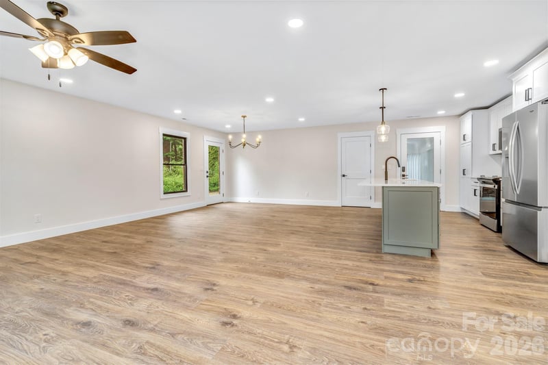 4 Barnes Rd, Asheville, NC 28803