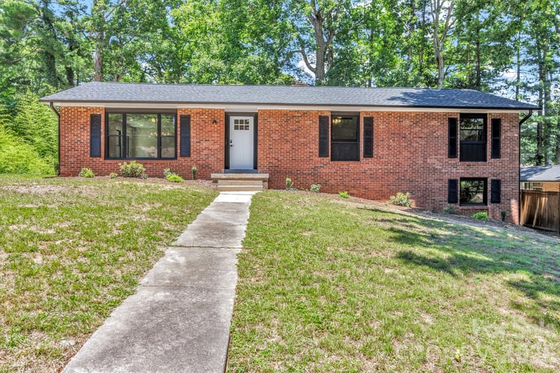 4 Barnes Rd, Asheville, NC 28803
