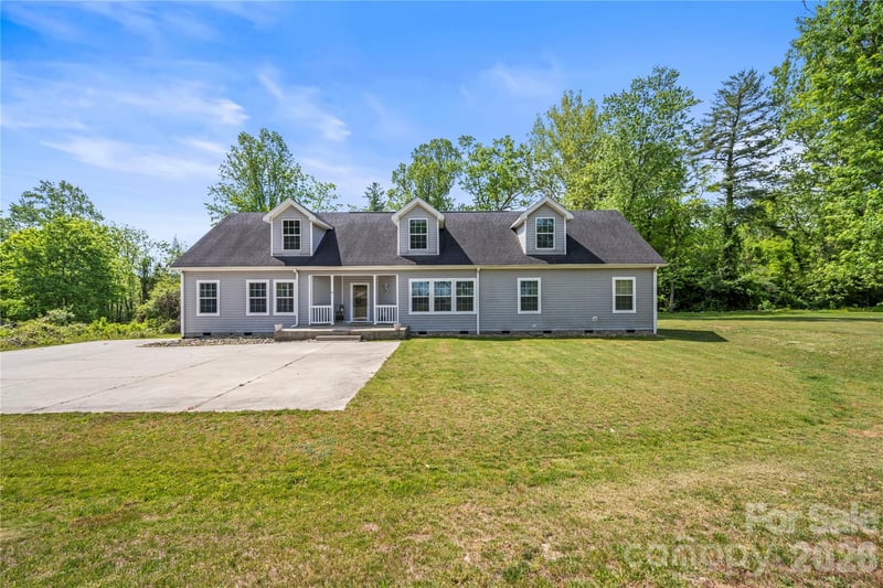 111 Robin St, Hendersonville, NC 28739